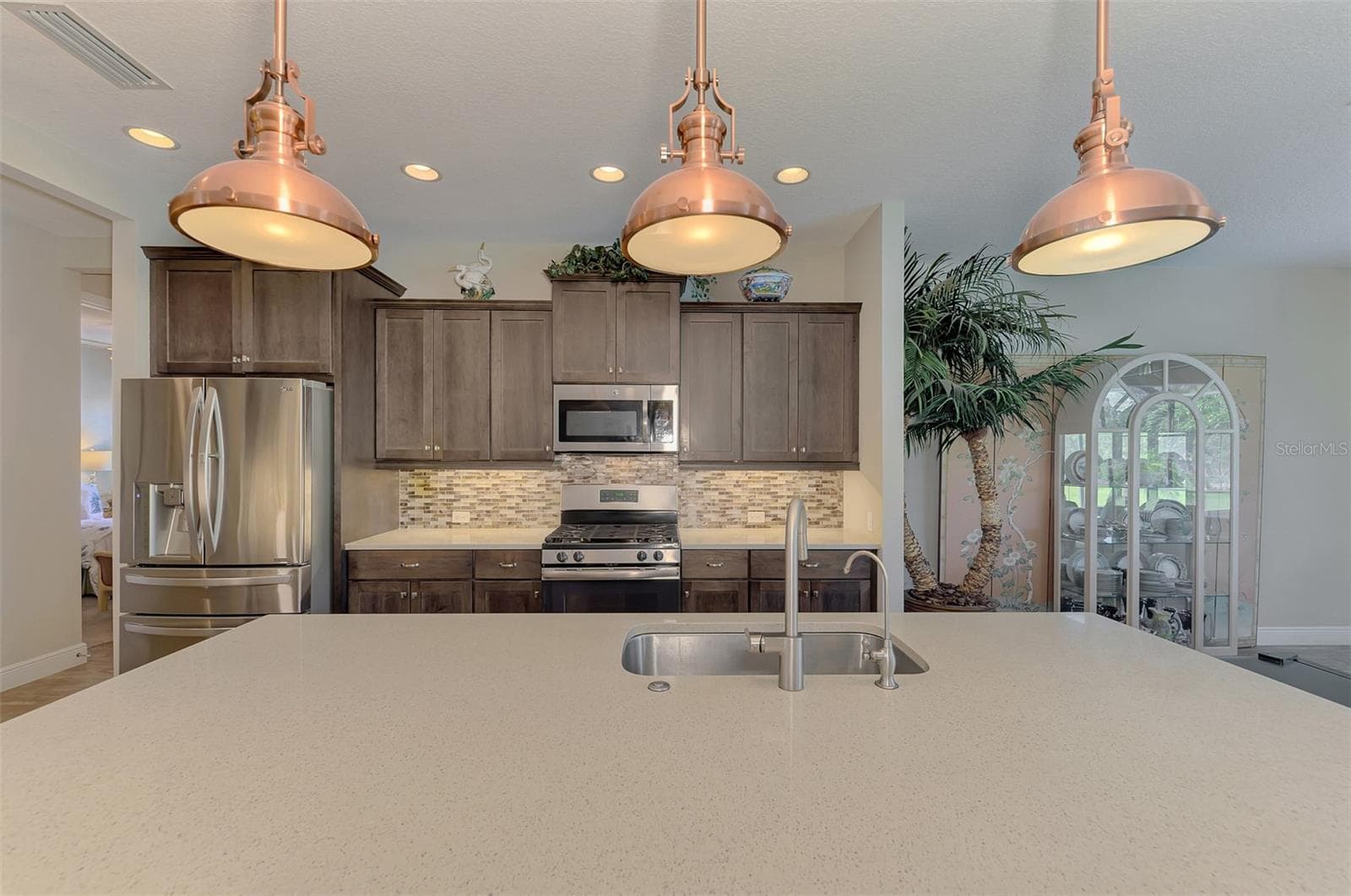 Single Family Residence at 708 ROSEMARY CIR, BRADENTON, photo 15 of 93