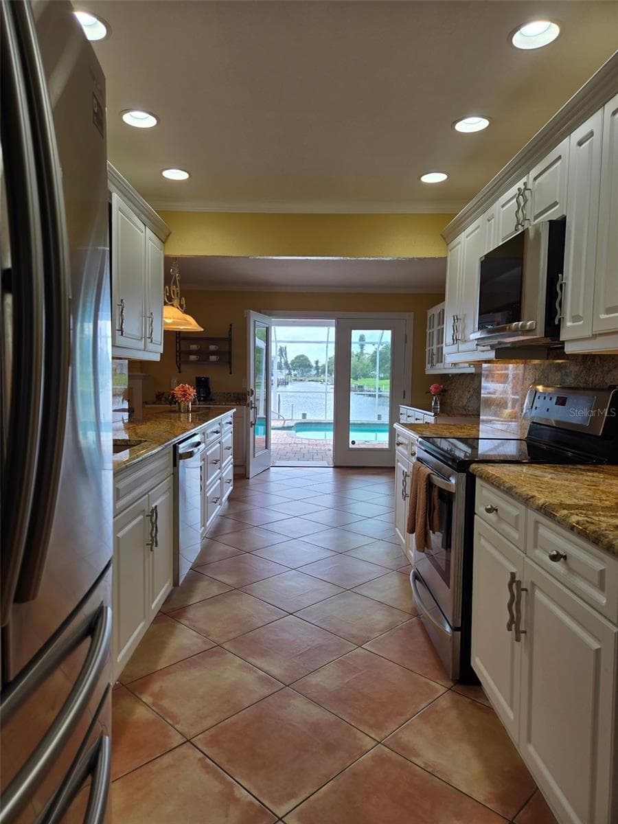 Kitchen - 9312 KINGSTON RD, BRADENTON