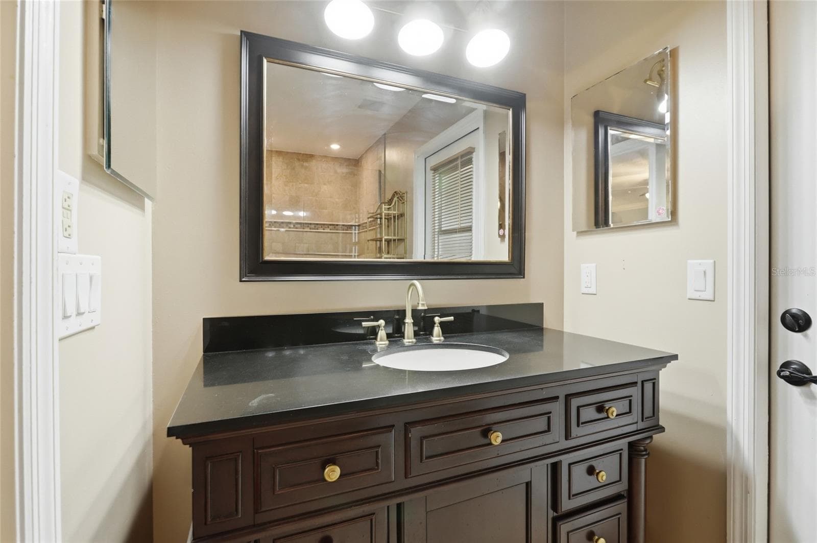 Primary Bathroom - 2249 E UNION CIR, DELTONA