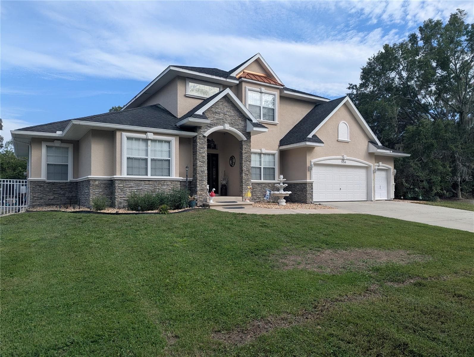 556 NW FERN DR