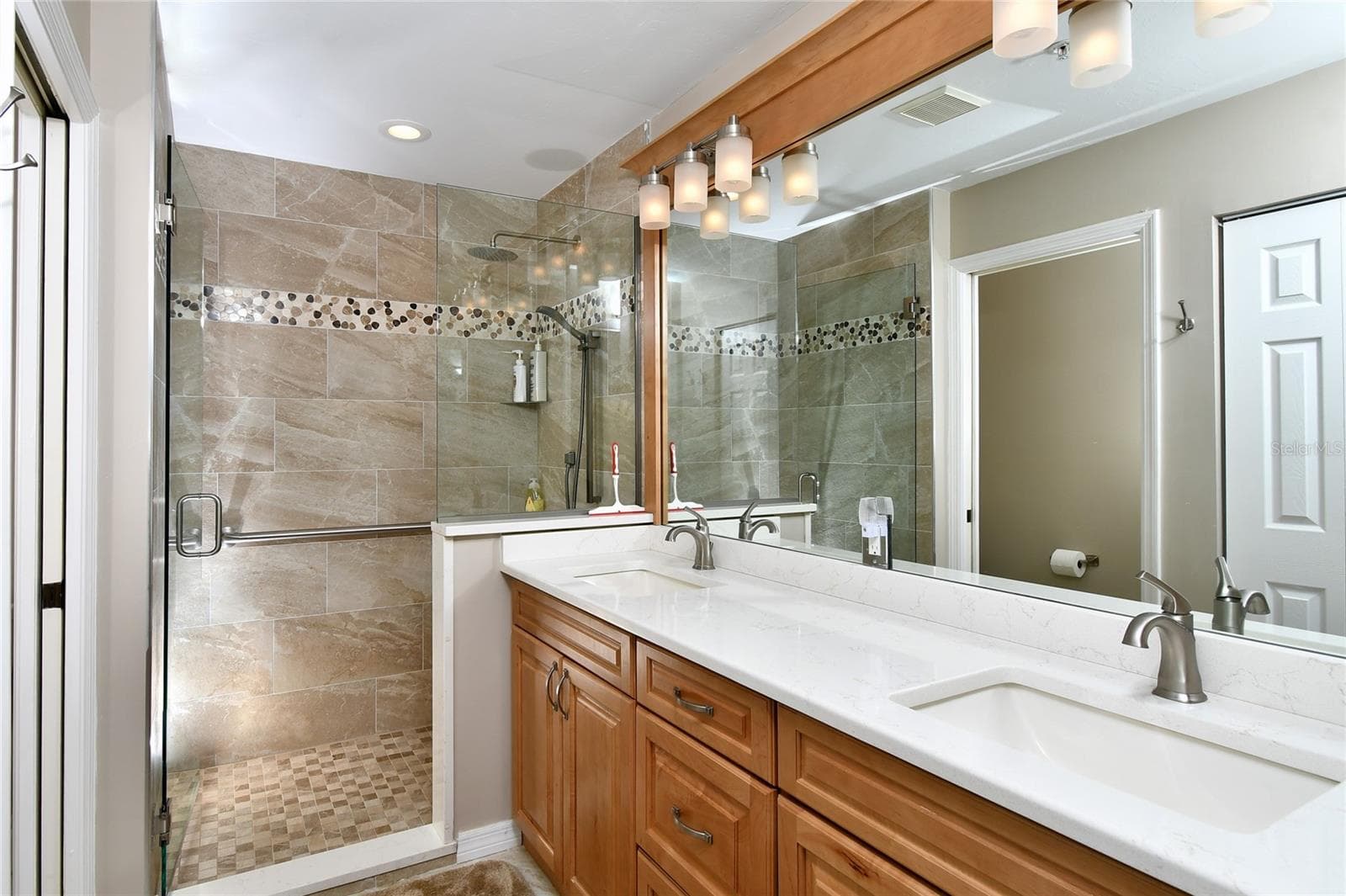 Condominium at 2060 MATECUMBE KEY RD #2402, PUNTA GORDA, photo 17 of 38