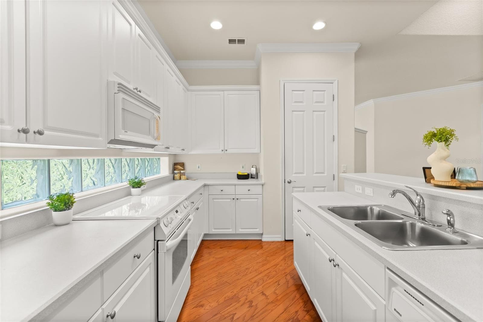 Single Family Residence at 388 SOTHEBY WAY, DEBARY, photo 4 of 43