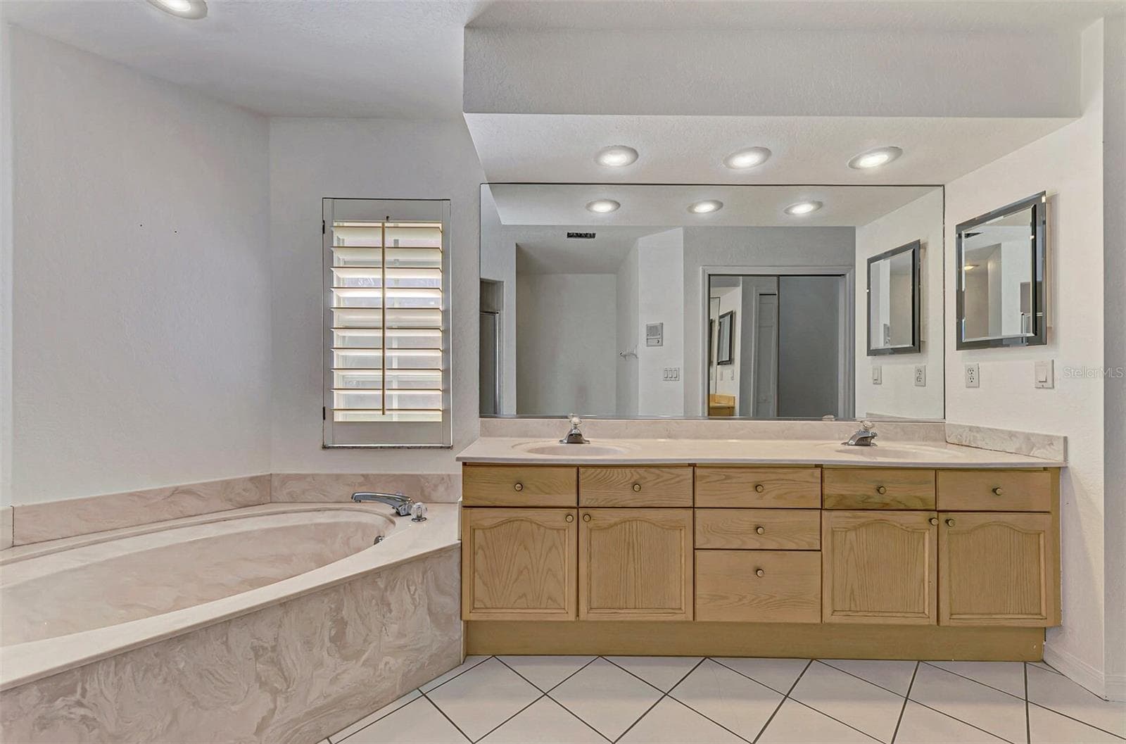 Single Family Residence at 4468 ASCOT CIR N, SARASOTA, photo 22 of 55