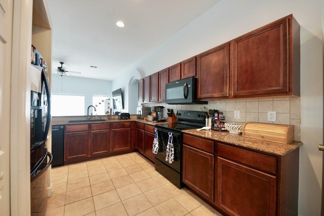 Single Family Residence at 5683 BRACKENWOOD DR, SPRING HILL, photo 15 of 49