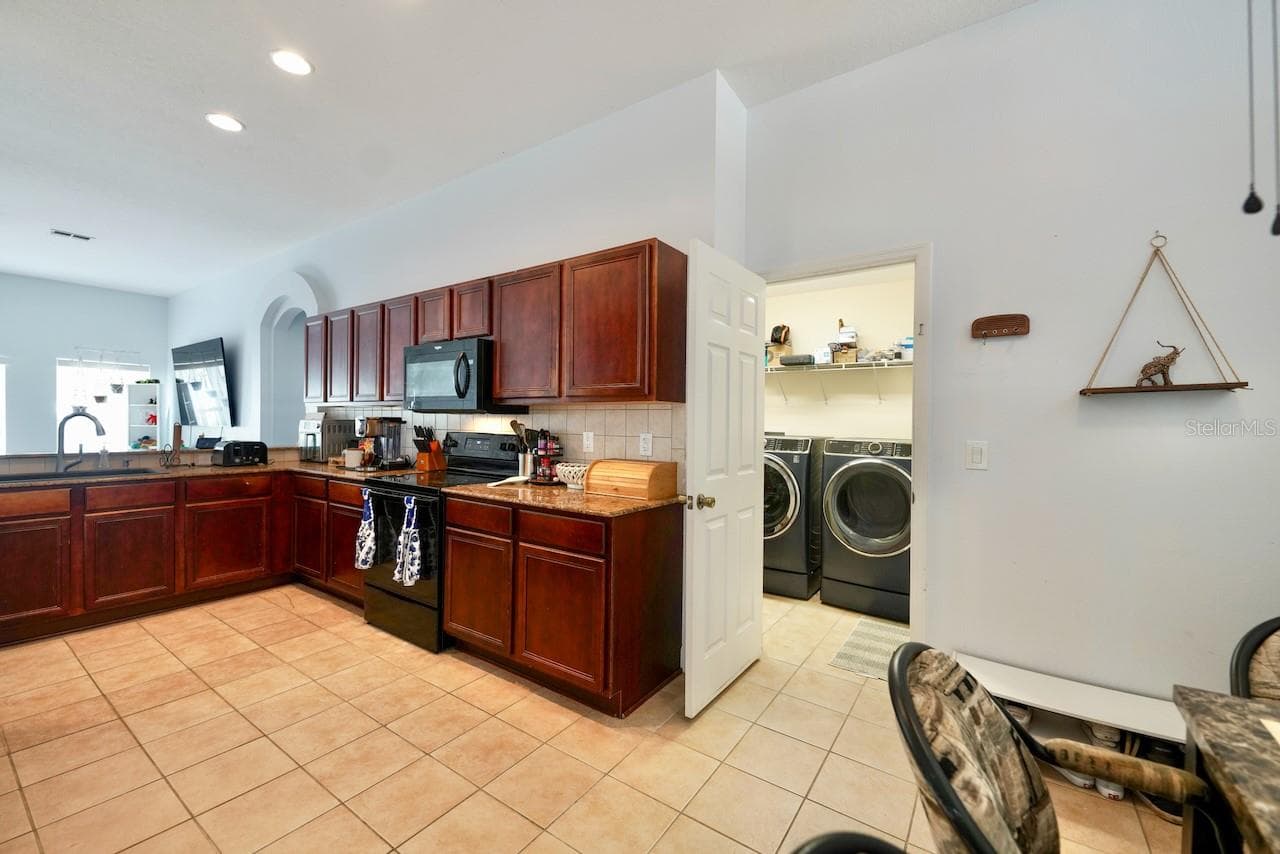 Single Family Residence at 5683 BRACKENWOOD DR, SPRING HILL, photo 17 of 49