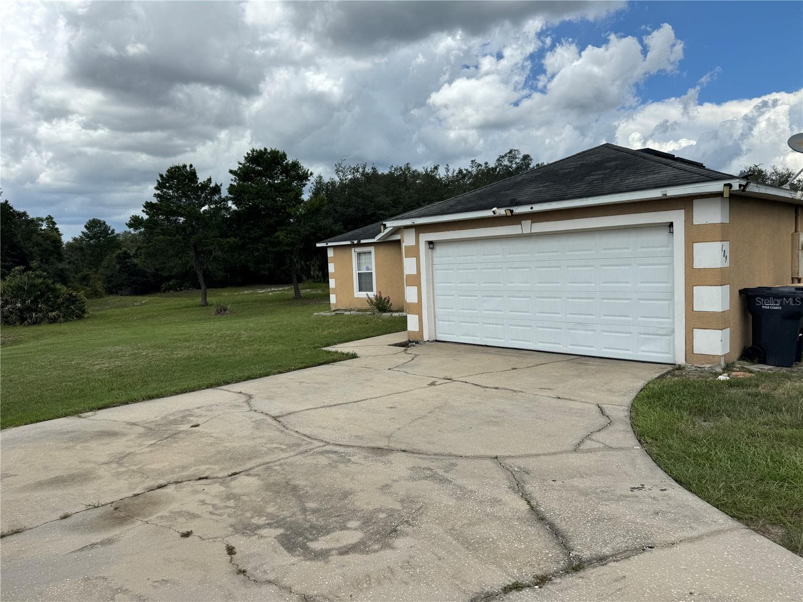 2 Car Garage - 609 KISSIMMEE LN, POINCIANA