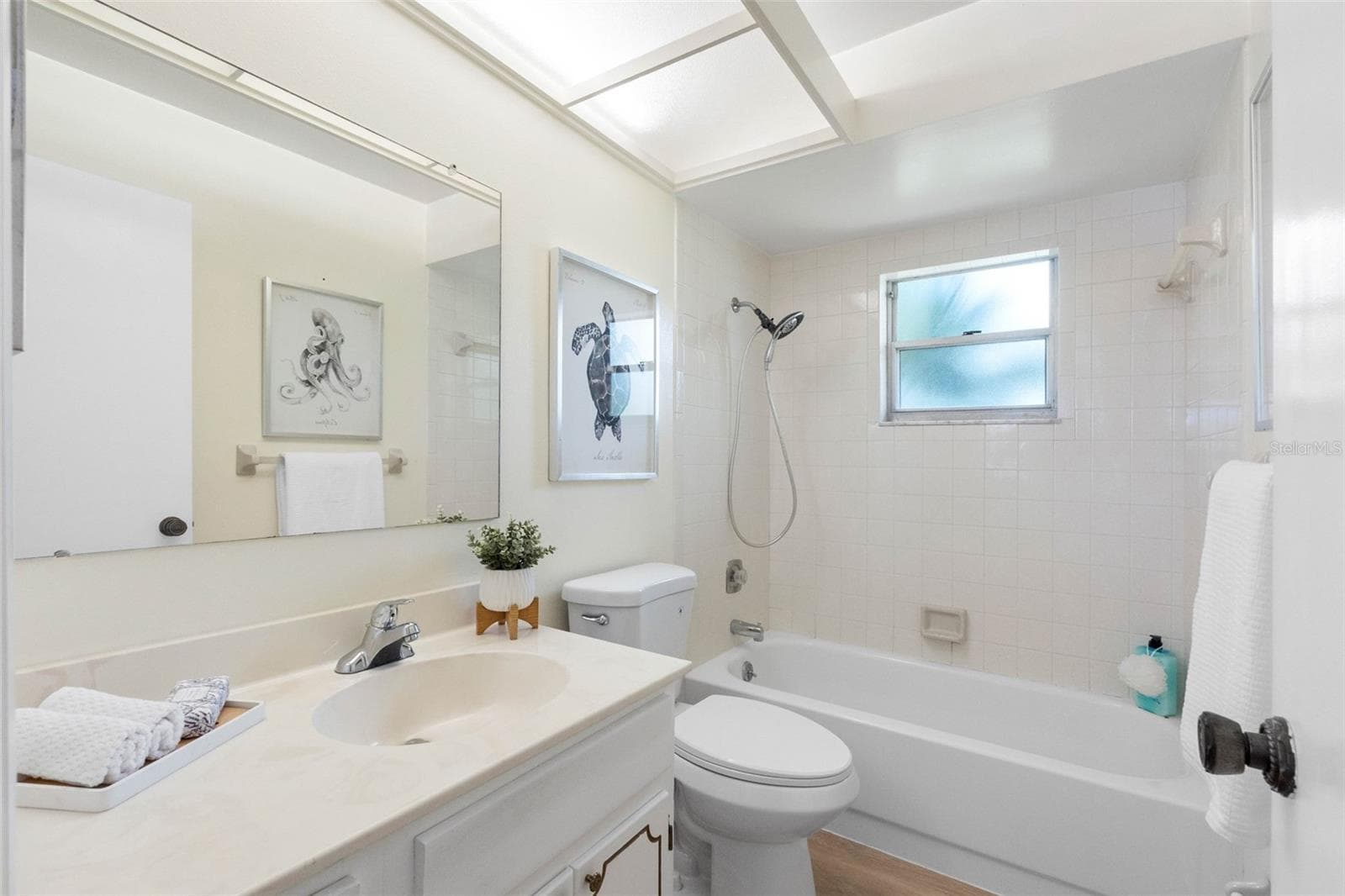 Hall Bathroom 2 - 2833 ORANGE TREE CIR N #A, PALM HARBOR