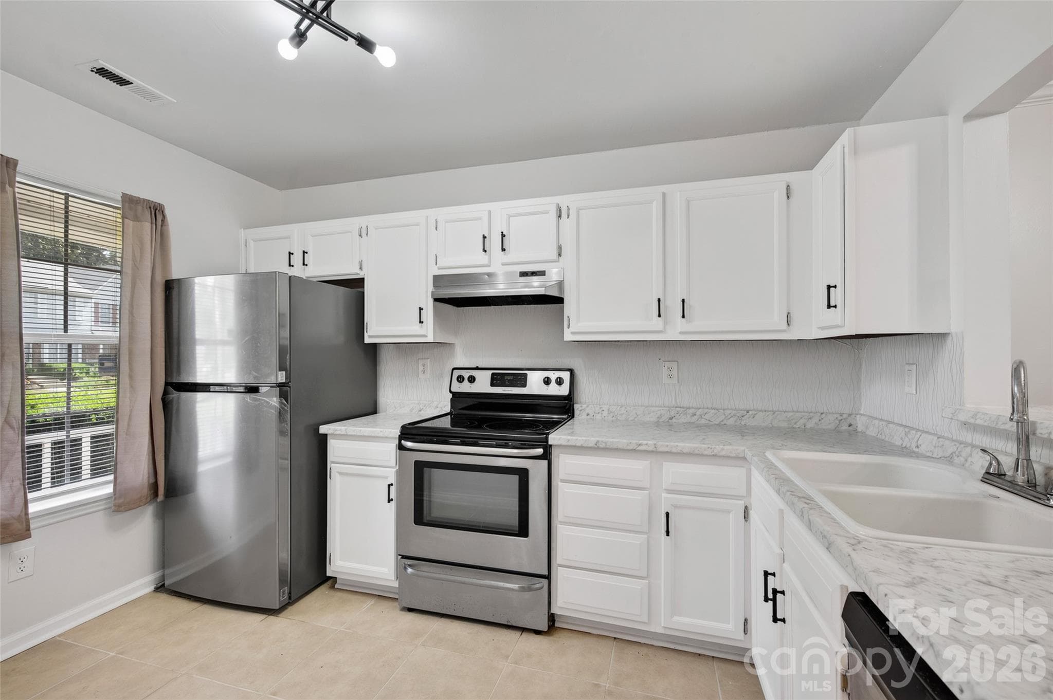 Condominium at 6216 Windsor Gate Lane, Charlotte, photo 19 of 34