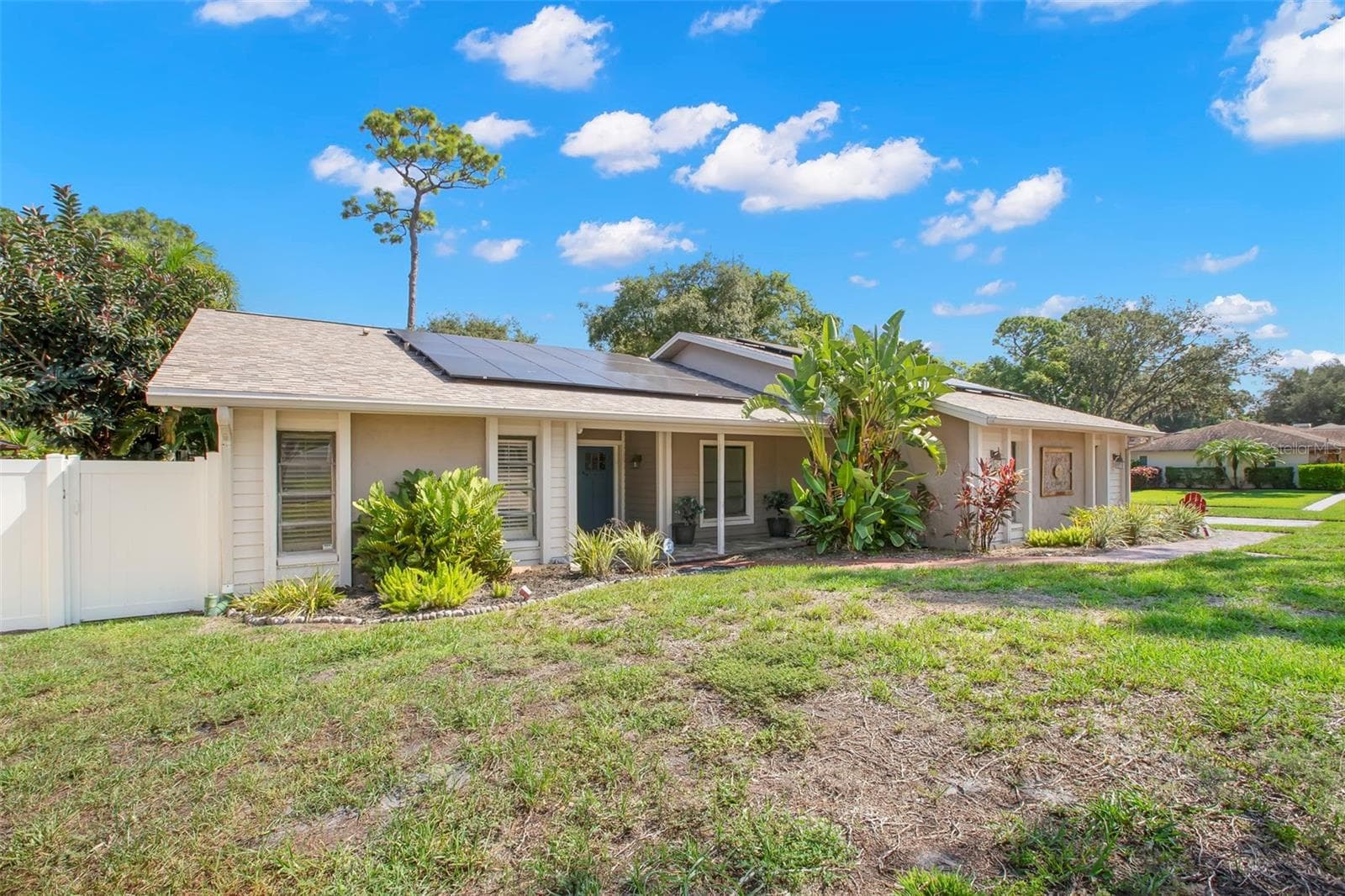 Front Exterior - 1419 INDIAN TRL S, PALM HARBOR