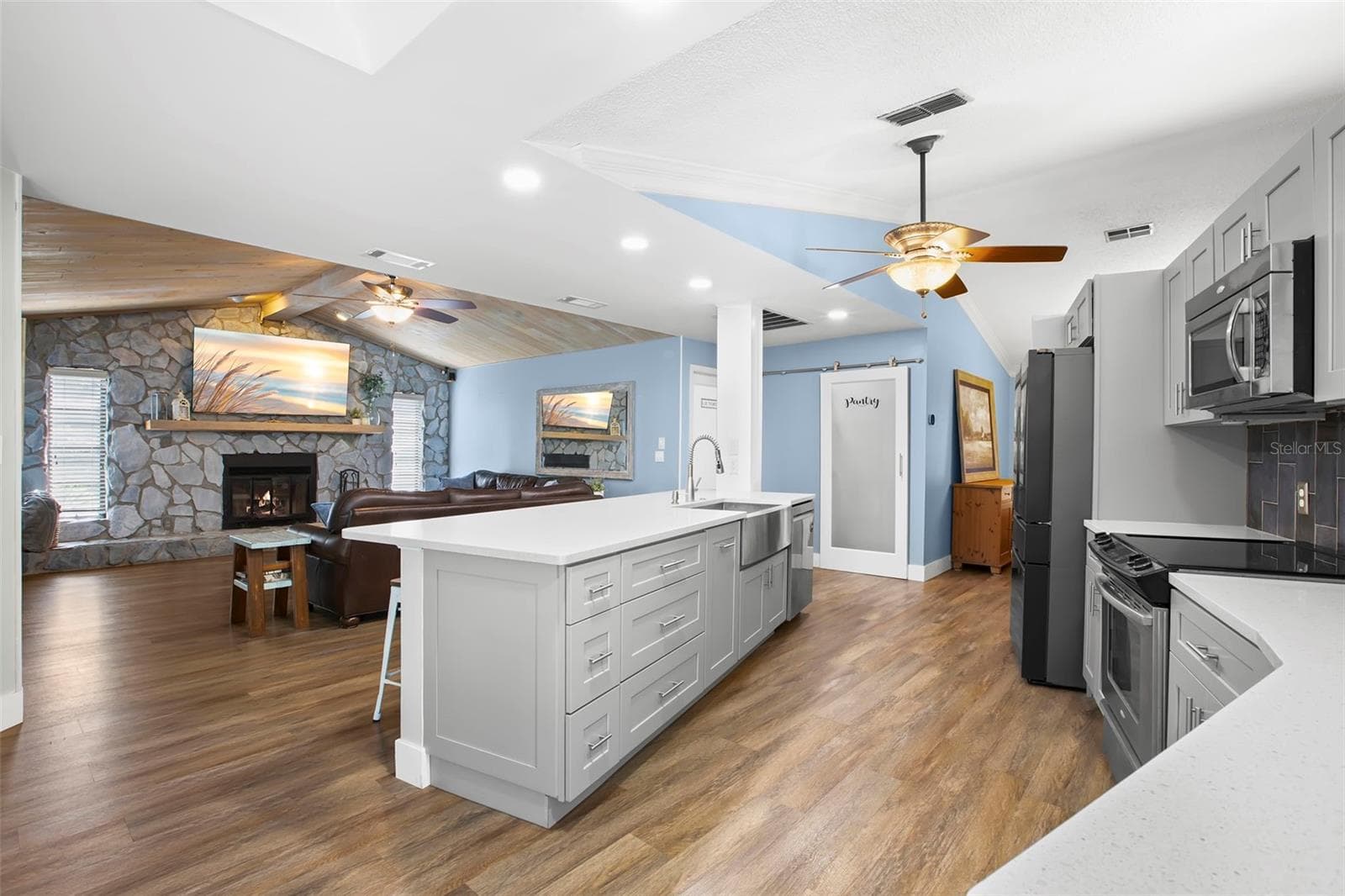 Kitchen and Family Room - 1419 INDIAN TRL S, PALM HARBOR