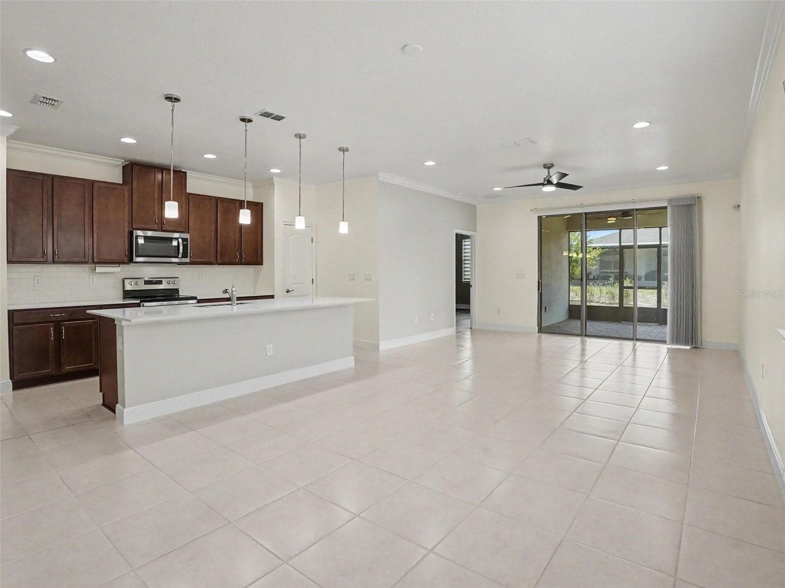Single Family Residence at 3128 SONGBIRD CIR, HARMONY, photo 7 of 46