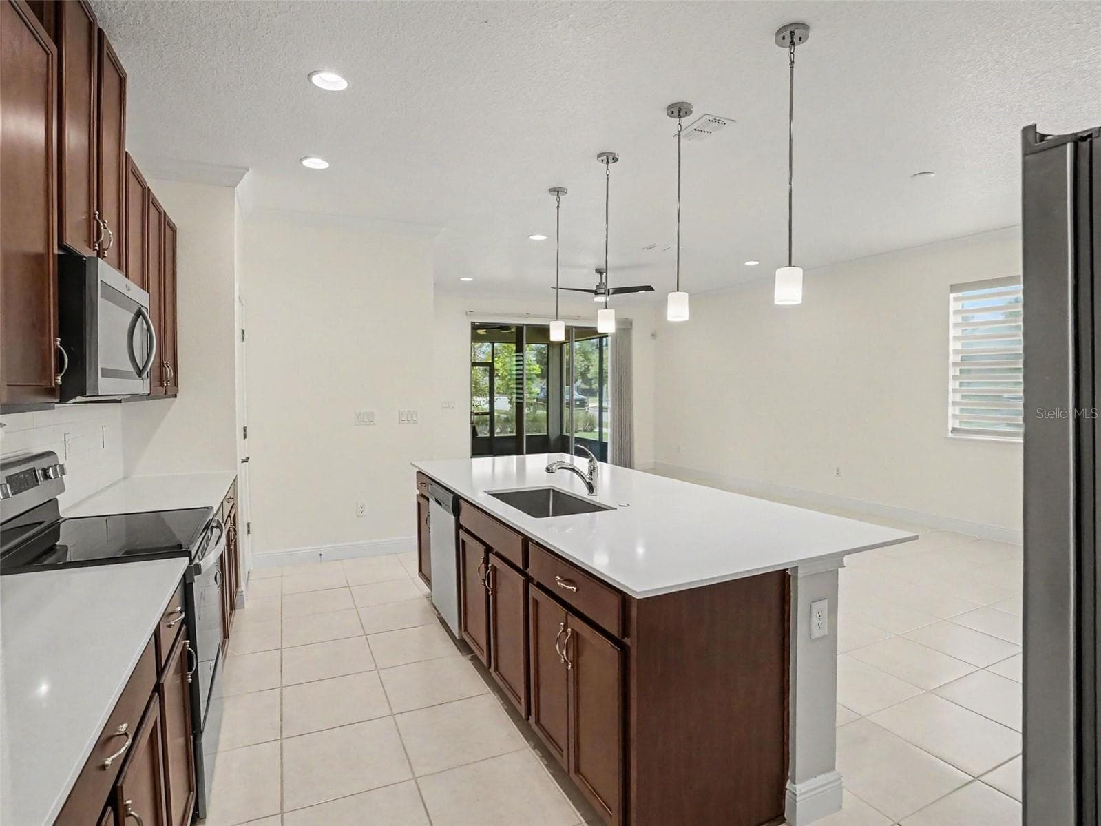 Single Family Residence at 3128 SONGBIRD CIR, HARMONY, photo 10 of 46