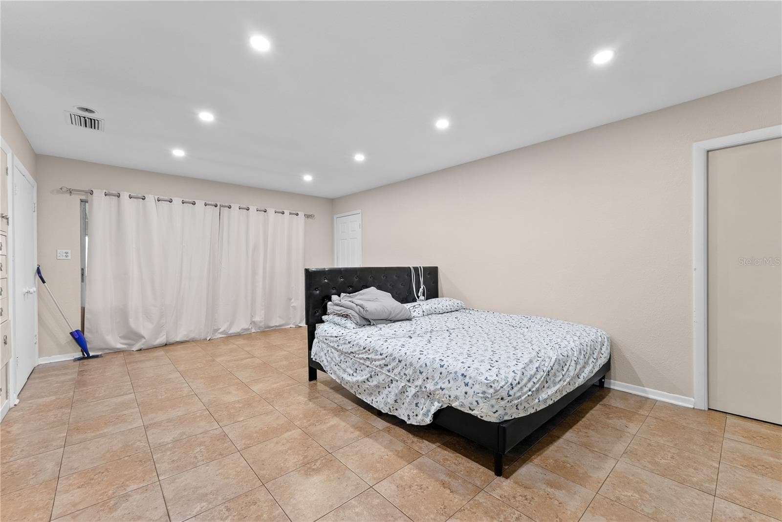 Quadruplex at 8414 N GRADY AVE, TAMPA, photo 18 of 56