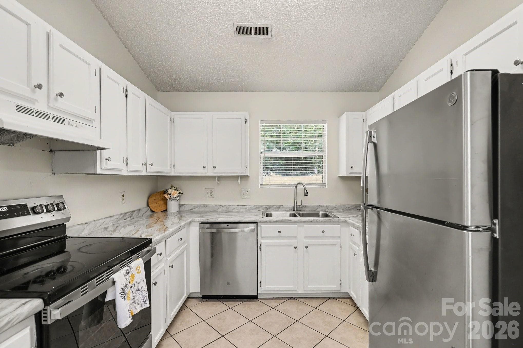 Single Family Residence at 2208 Pinebrook Circle, Charlotte, photo 12 of 43