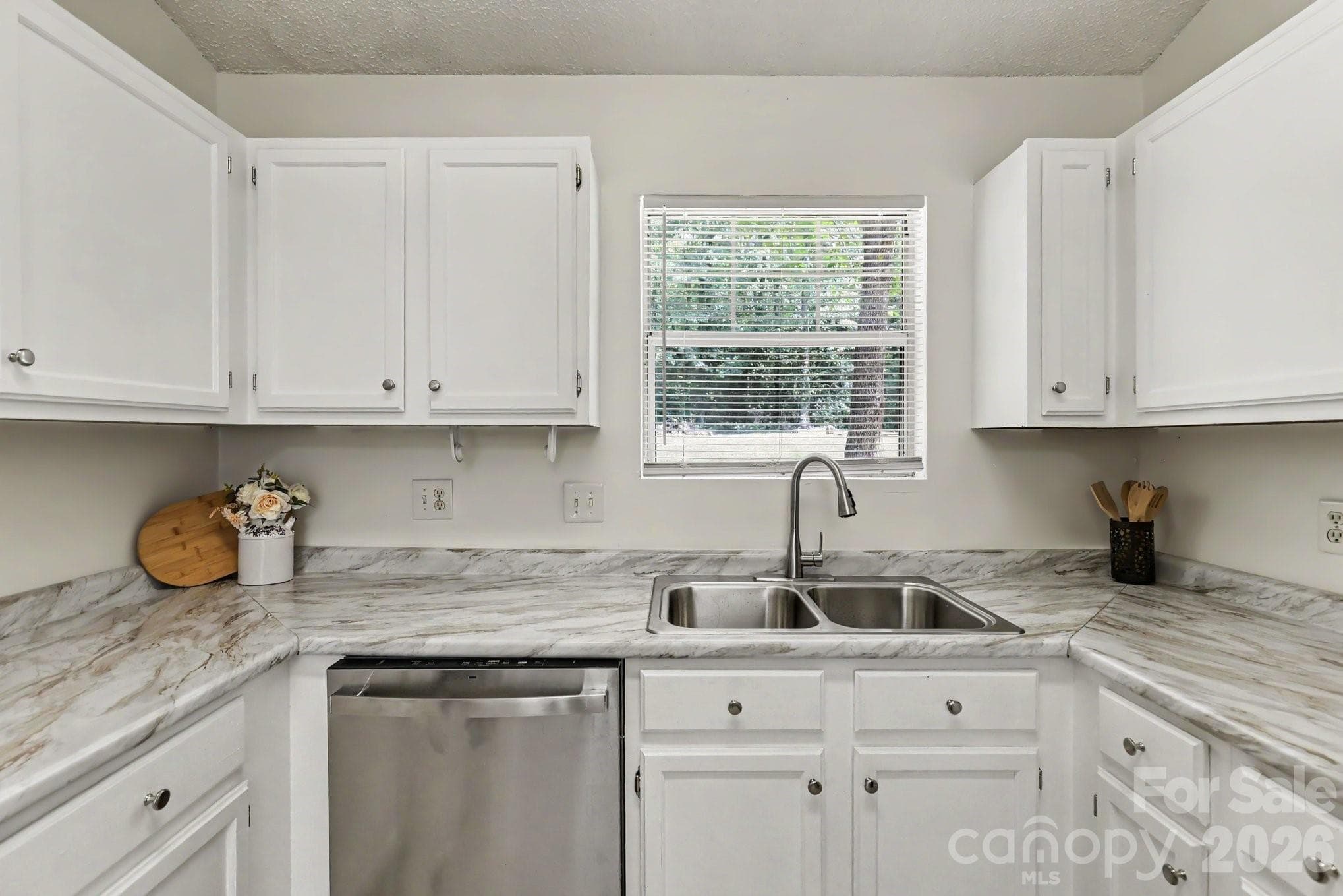 Single Family Residence at 2208 Pinebrook Circle, Charlotte, photo 13 of 43