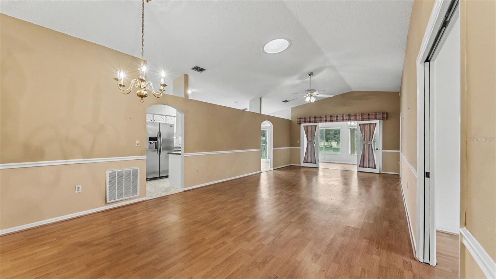 Living room - 2191 SILVER RE DR, LAKELAND