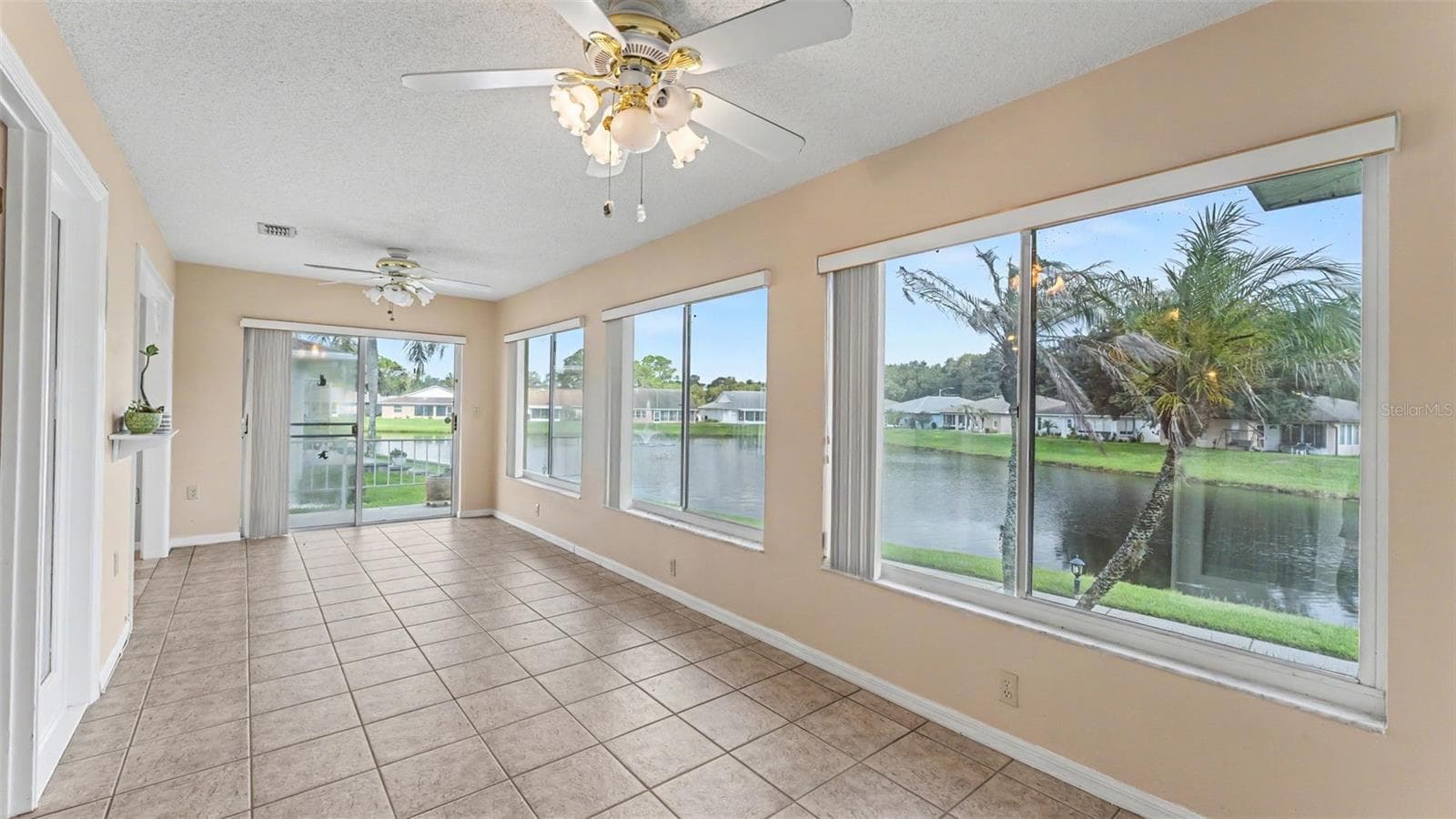 Florida room with water views - 2191 SILVER RE DR, LAKELAND