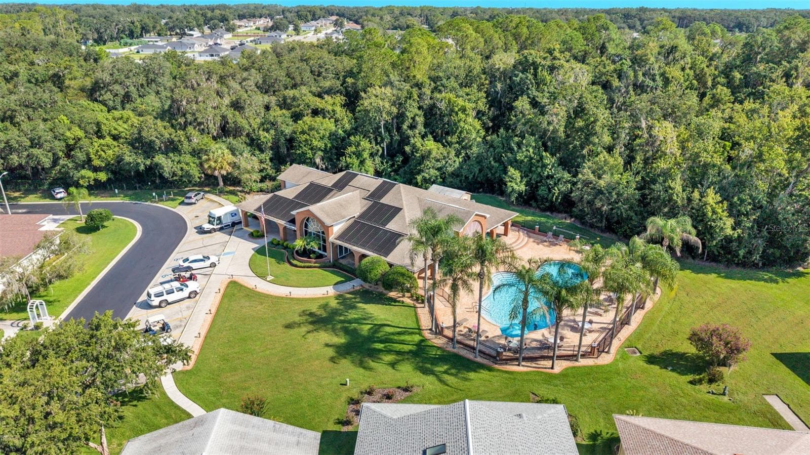 Club house and pool - 2191 SILVER RE DR, LAKELAND