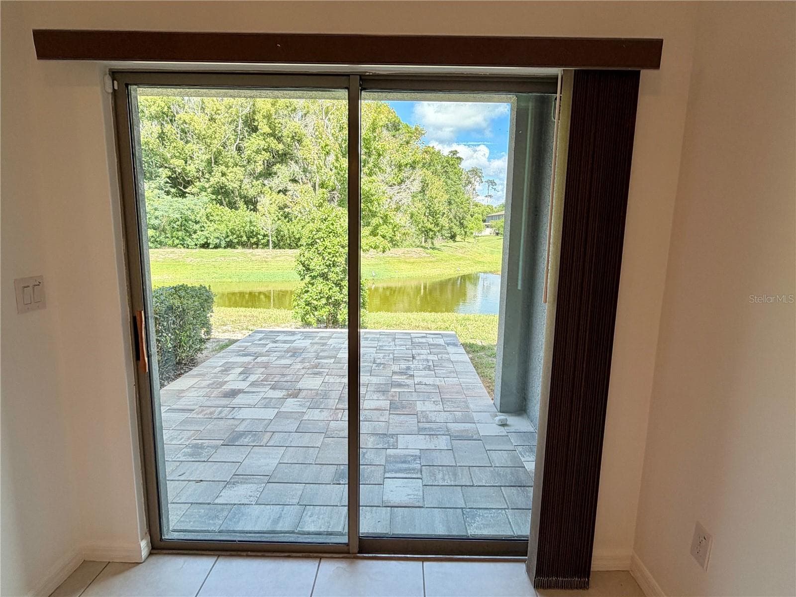 Sliders to WATERFRONT back patio - 2578 CHARLAN CT, HOLIDAY