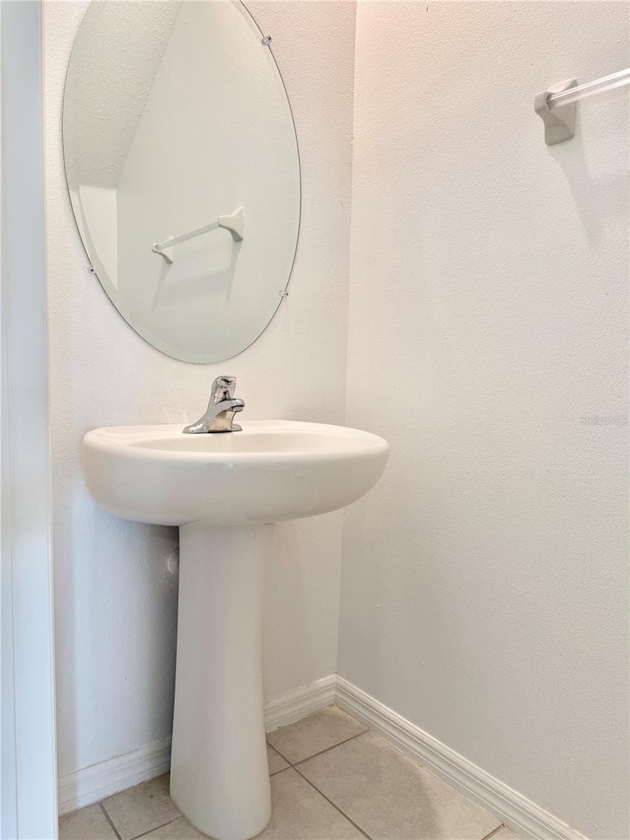 1/2 bath - 2578 CHARLAN CT, HOLIDAY