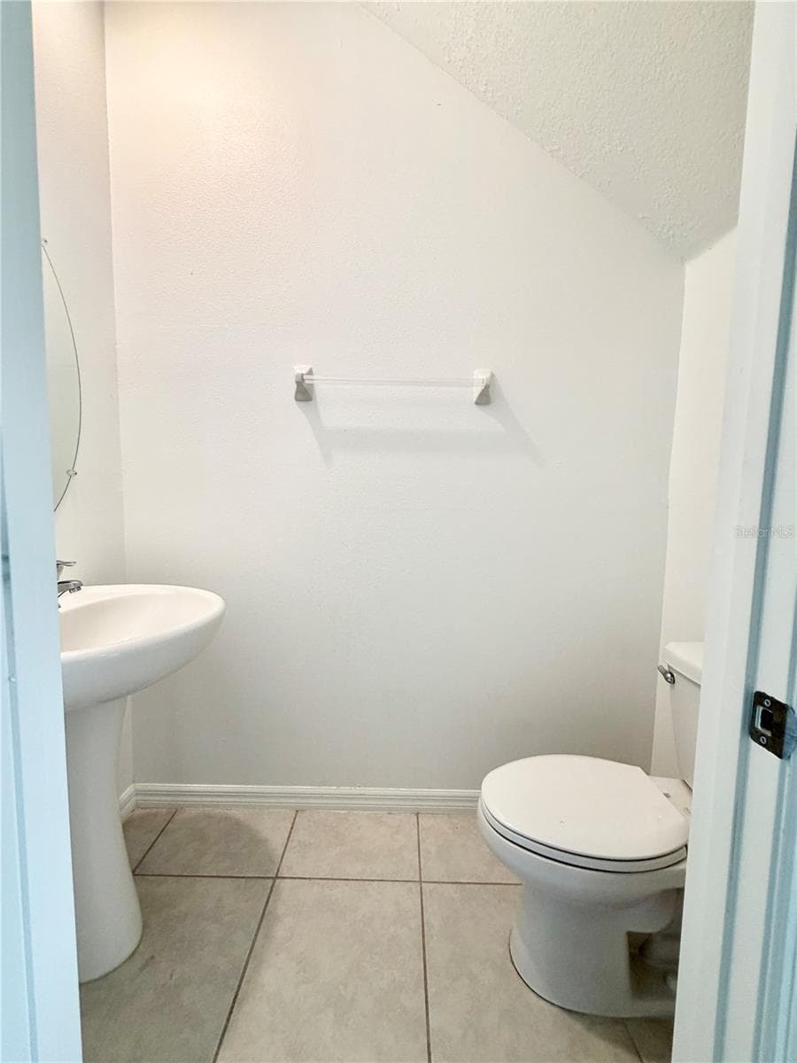 1/2 bath - 2578 CHARLAN CT, HOLIDAY