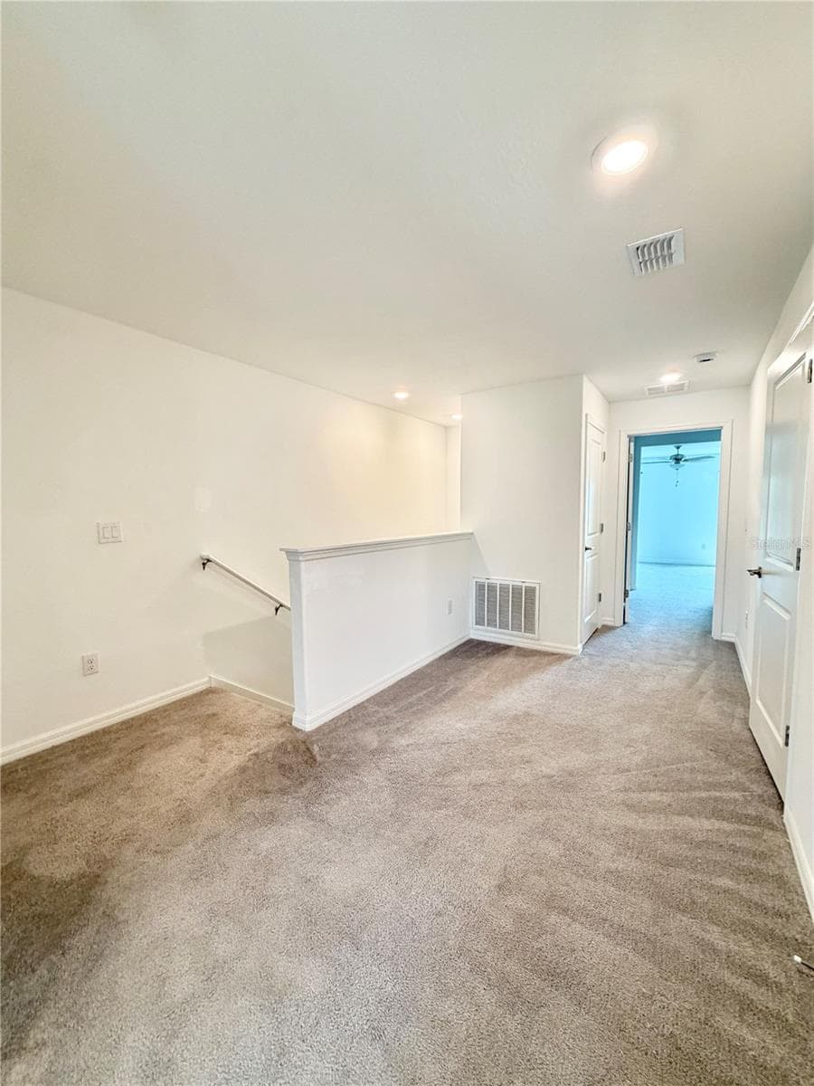 Large hall upstairs - 2578 CHARLAN CT, HOLIDAY