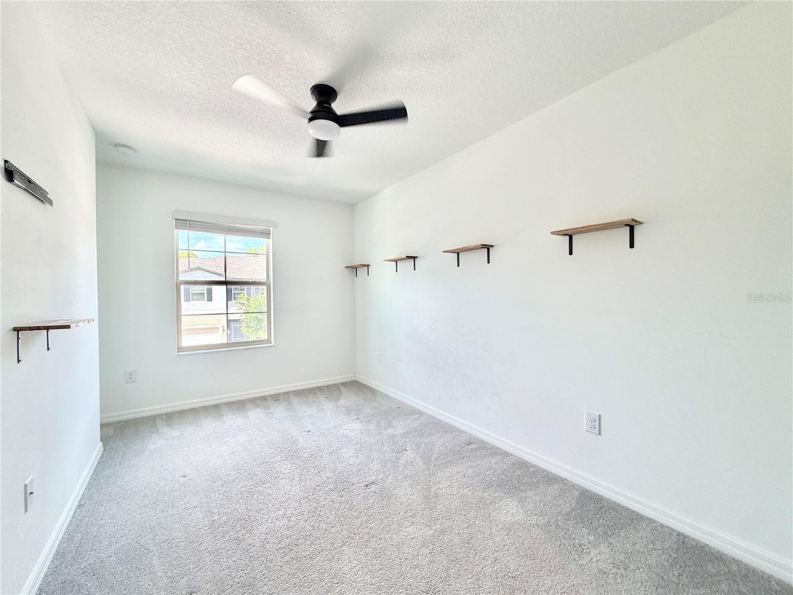 Guest bedroom on right - 2578 CHARLAN CT, HOLIDAY
