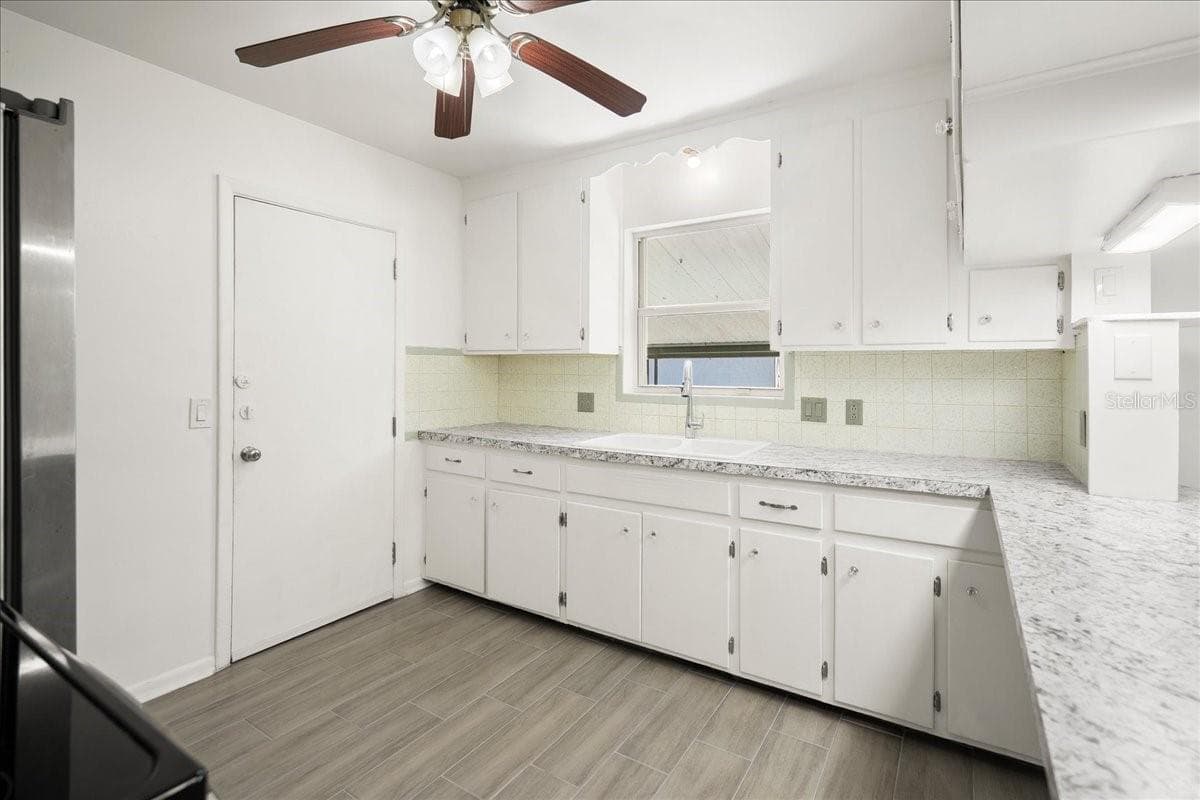 Single Family Residence at 2125 W LOU DR, JACKSONVILLE, photo 19 of 57