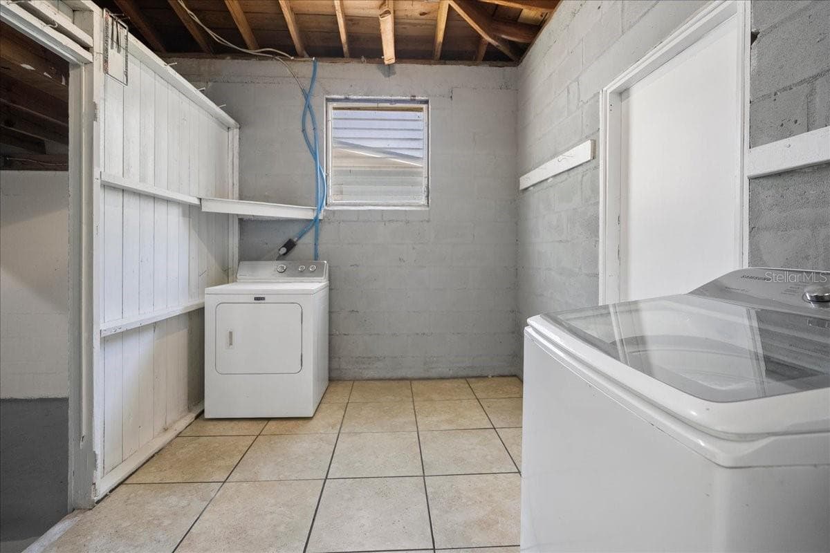 Single Family Residence at 2125 W LOU DR, JACKSONVILLE, photo 40 of 57