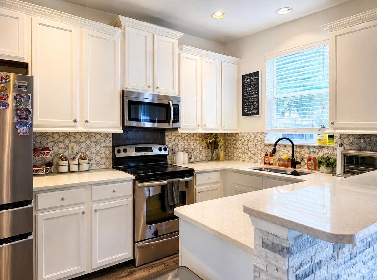 Townhouse at 10210 FALLSGROVE ST, ORLANDO, photo 9 of 28