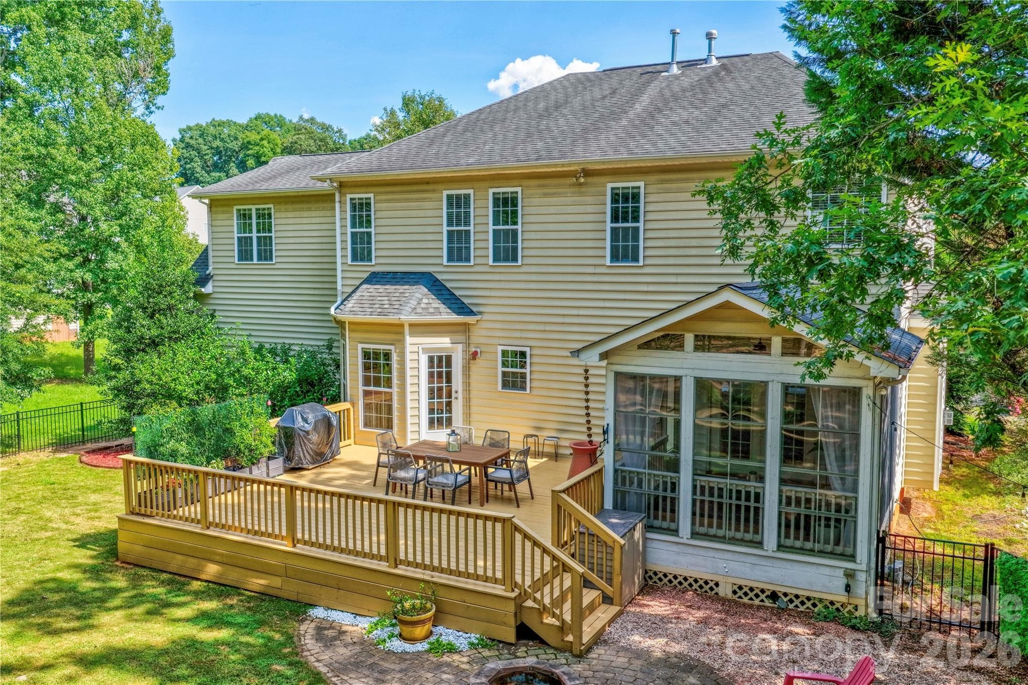 Single Family Residence at 10823 Persimmon Creek Drive, Charlotte, photo 35 of 48