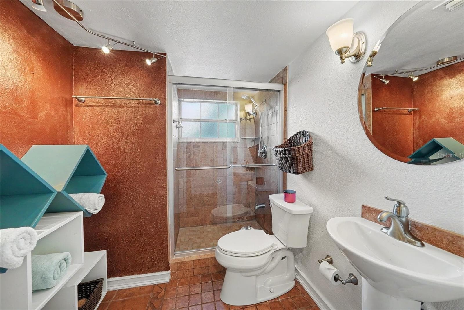 Downstairs Bathroom - 404 CLARISSA DR, BRANDON