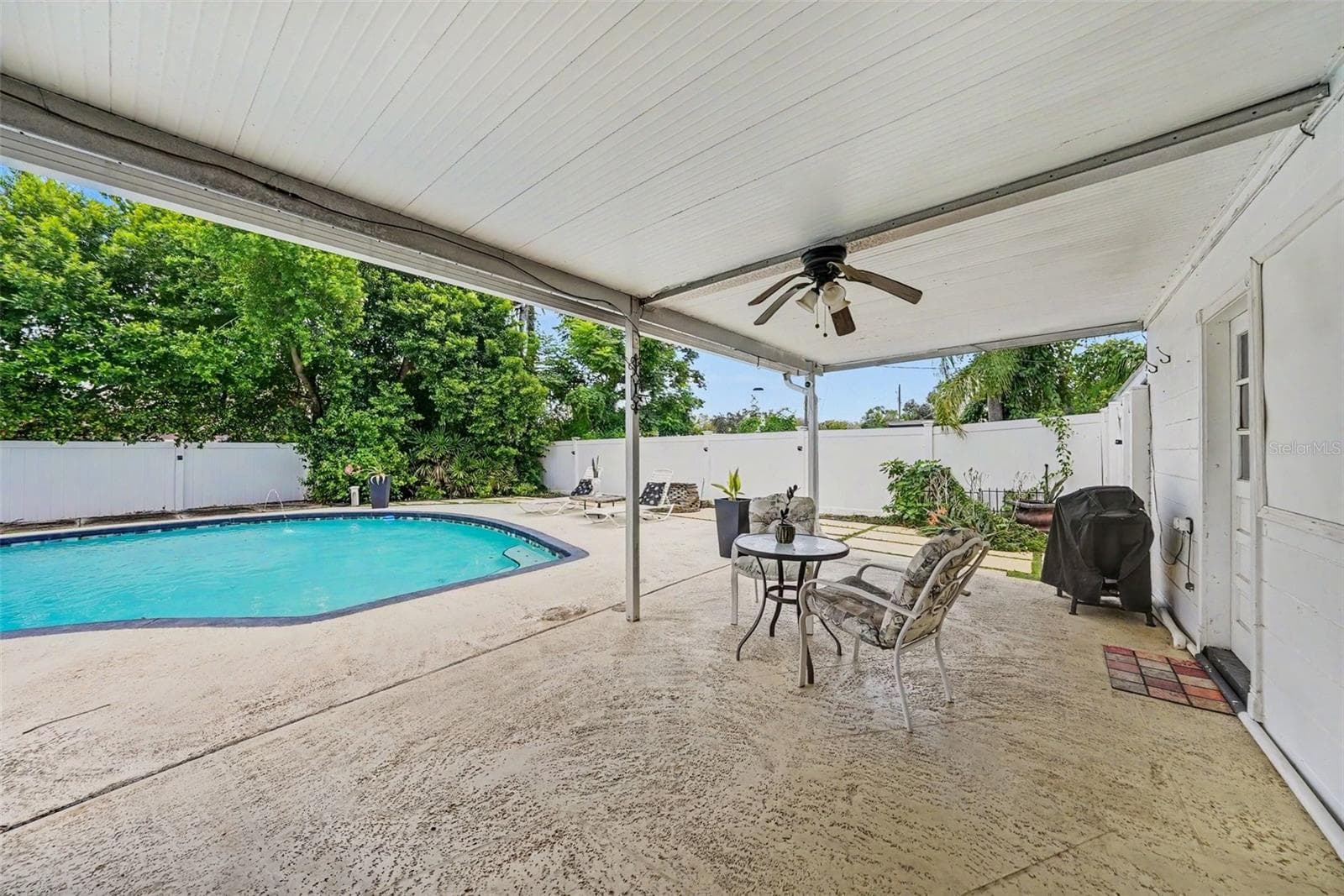Single Family Residence at 404 CLARISSA DR, BRANDON, photo 39 of 51