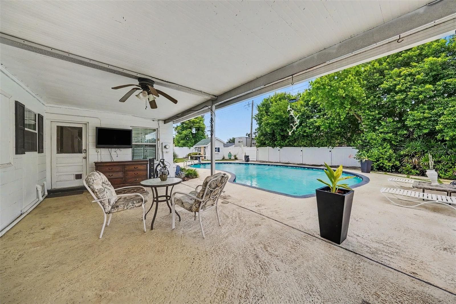 Single Family Residence at 404 CLARISSA DR, BRANDON, photo 40 of 51
