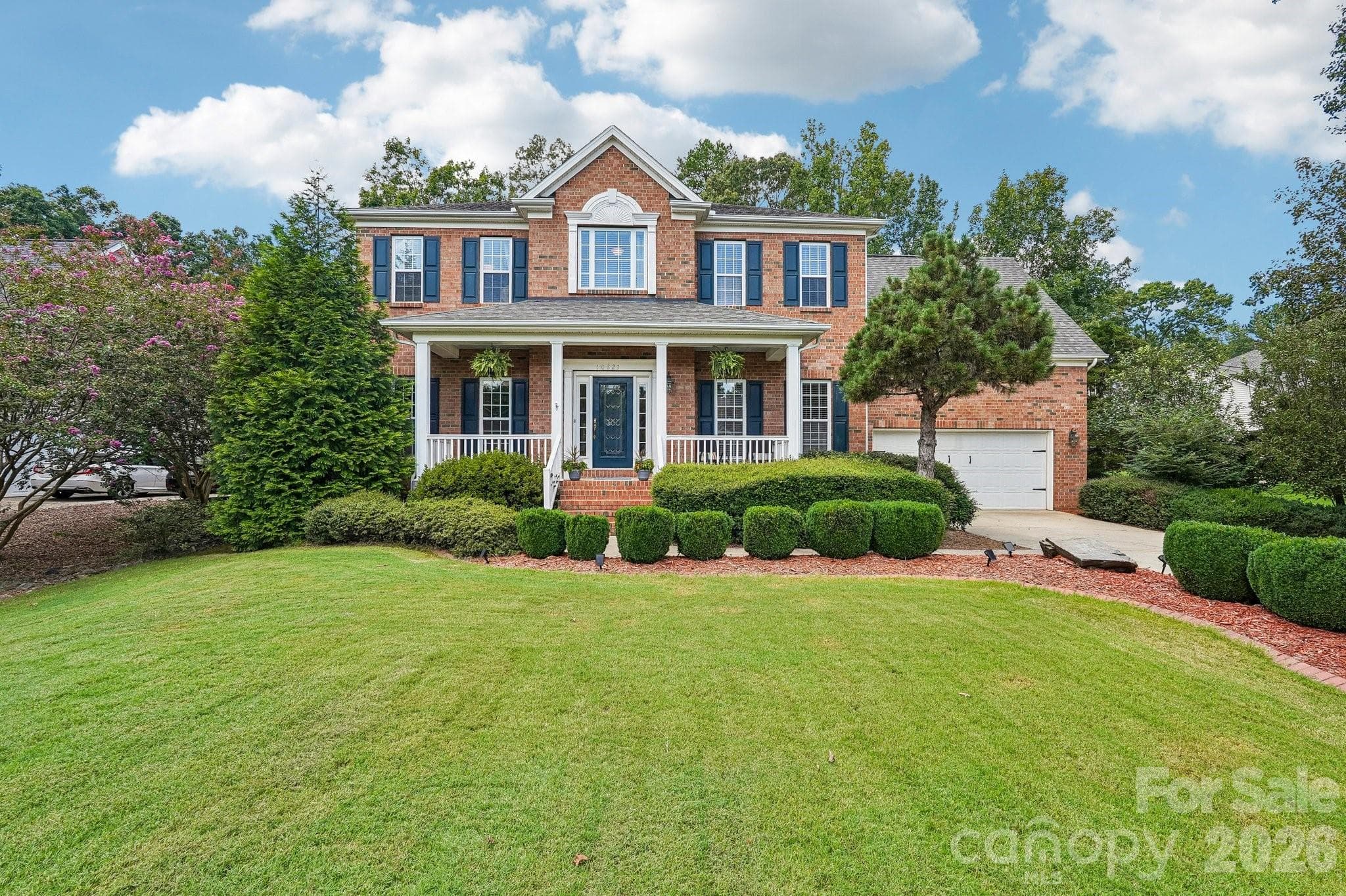 Single Family Residence at 10823 Persimmon Creek Drive, Charlotte, photo 2 of 48