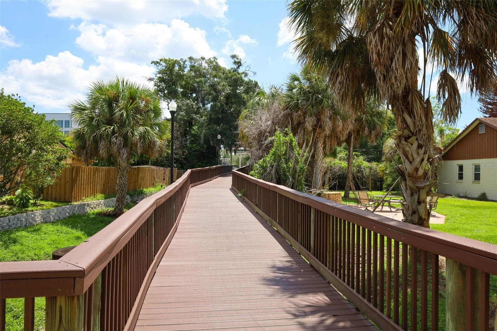 Walkway to Sunrail - 761 ROBINHOOD DR, MAITLAND