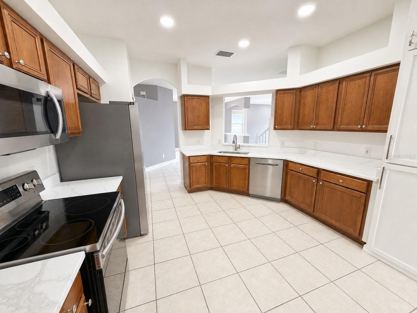 Single Family Residence at 15430 LAKE BELLA VISTA DR, TAMPA, photo 7 of 29