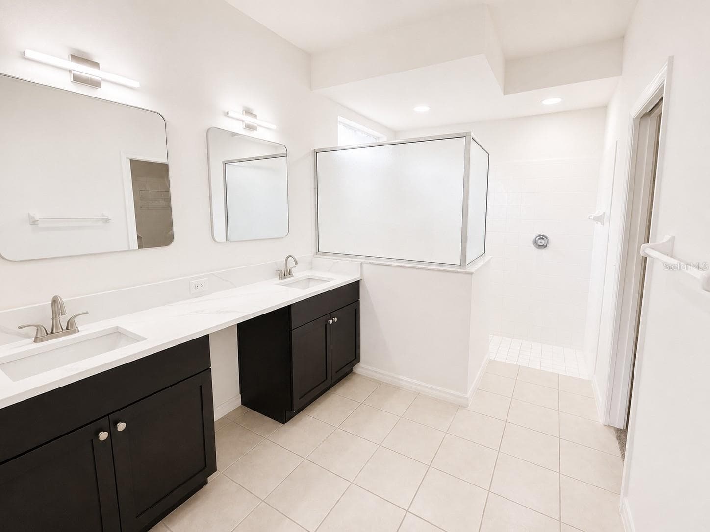PRIMARY BATHROOM - 15430 LAKE BELLA VISTA DR, TAMPA