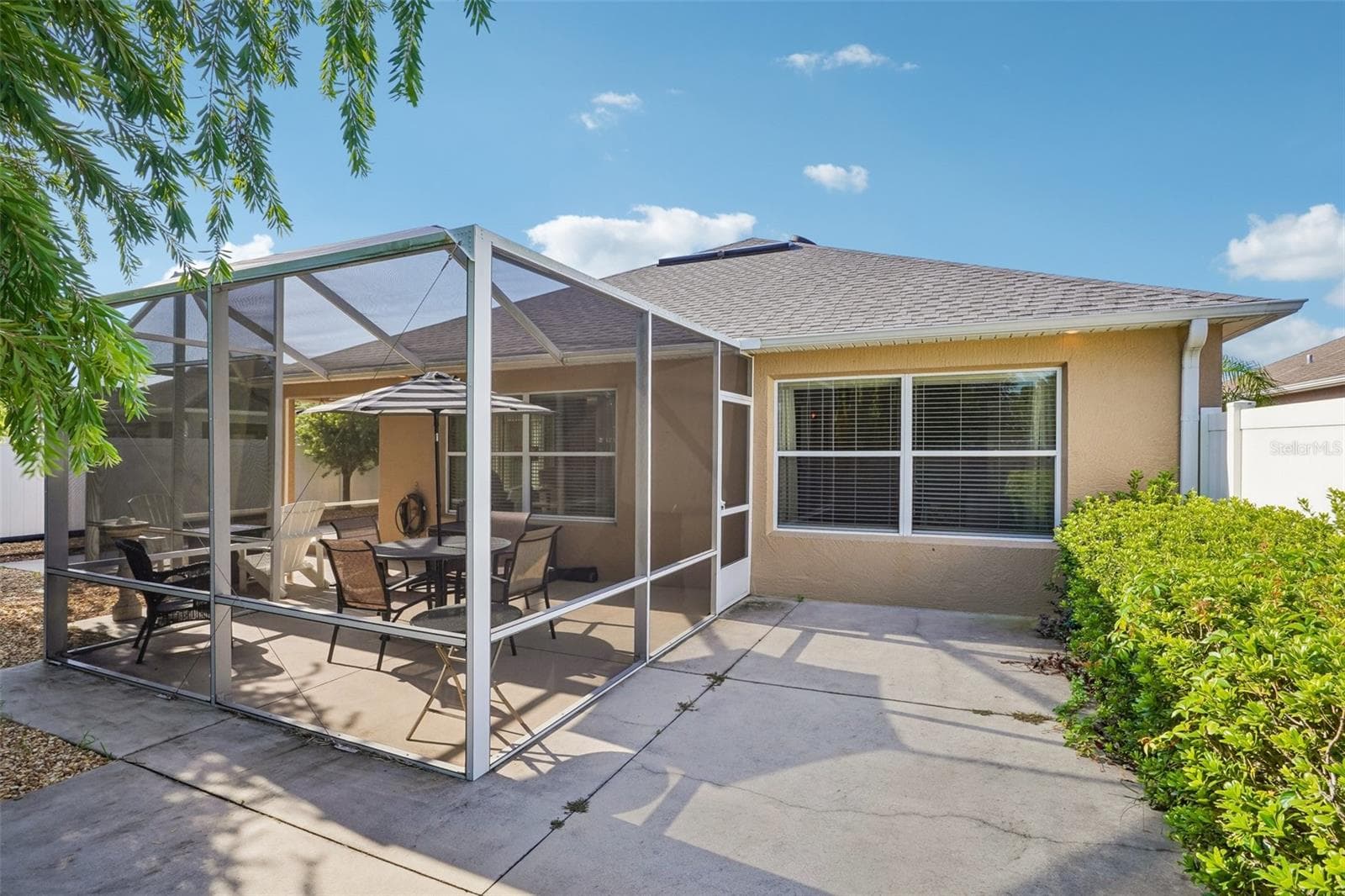 Backyard into Screen in Lanai - 583 ARTEAGA WAY, THE VILLAGES