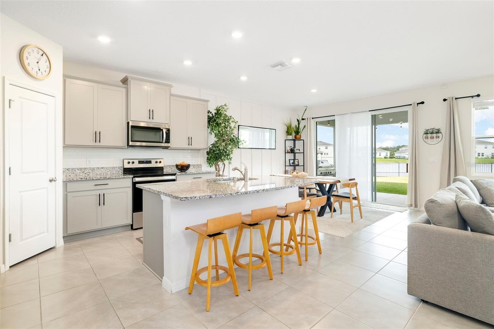 Kitchen + Entertainment - 523 158TH ST E, BRADENTON