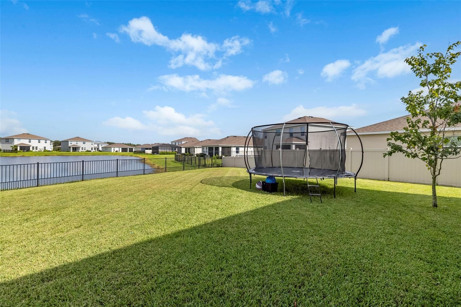 Tons of Yard Spaace - 523 158TH ST E, BRADENTON
