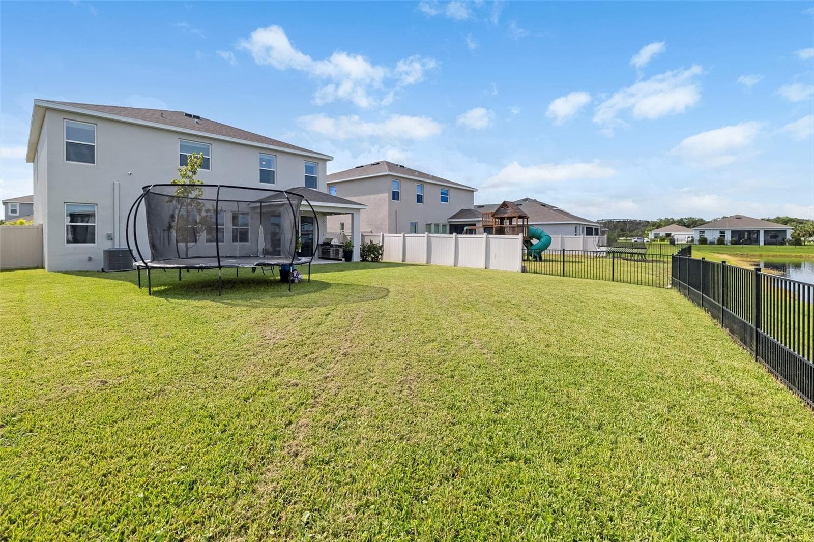 Yard with Aluminum + Vinyl Fencing - 523 158TH ST E, BRADENTON