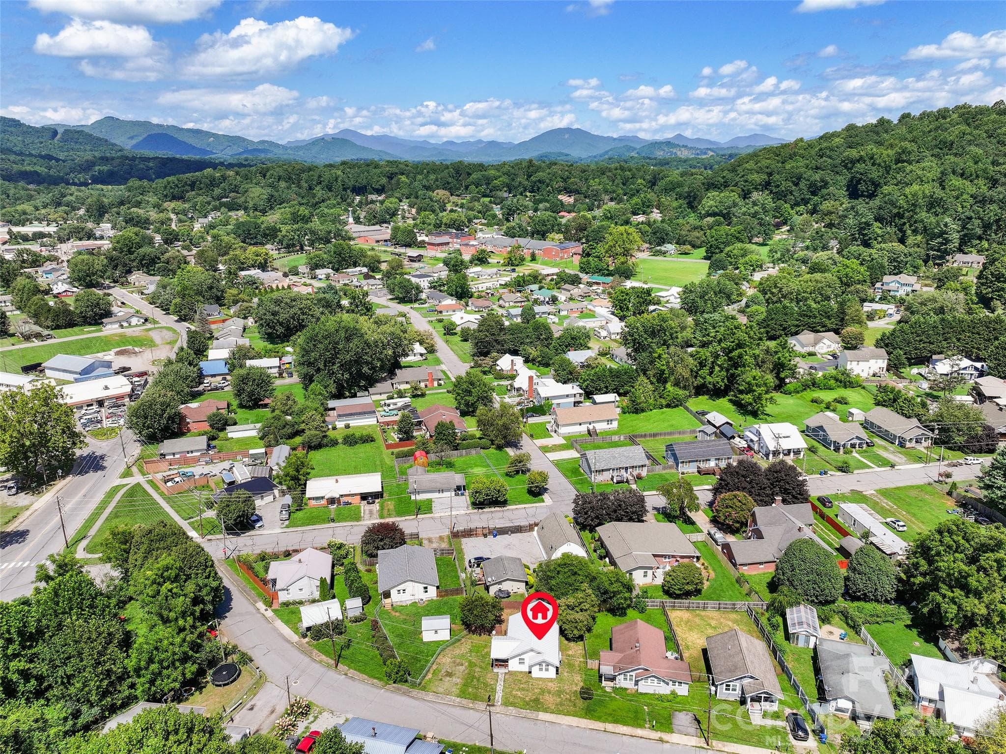 Single Family Residence at 417 Riverbend Street, Waynesville, photo 28 of 31