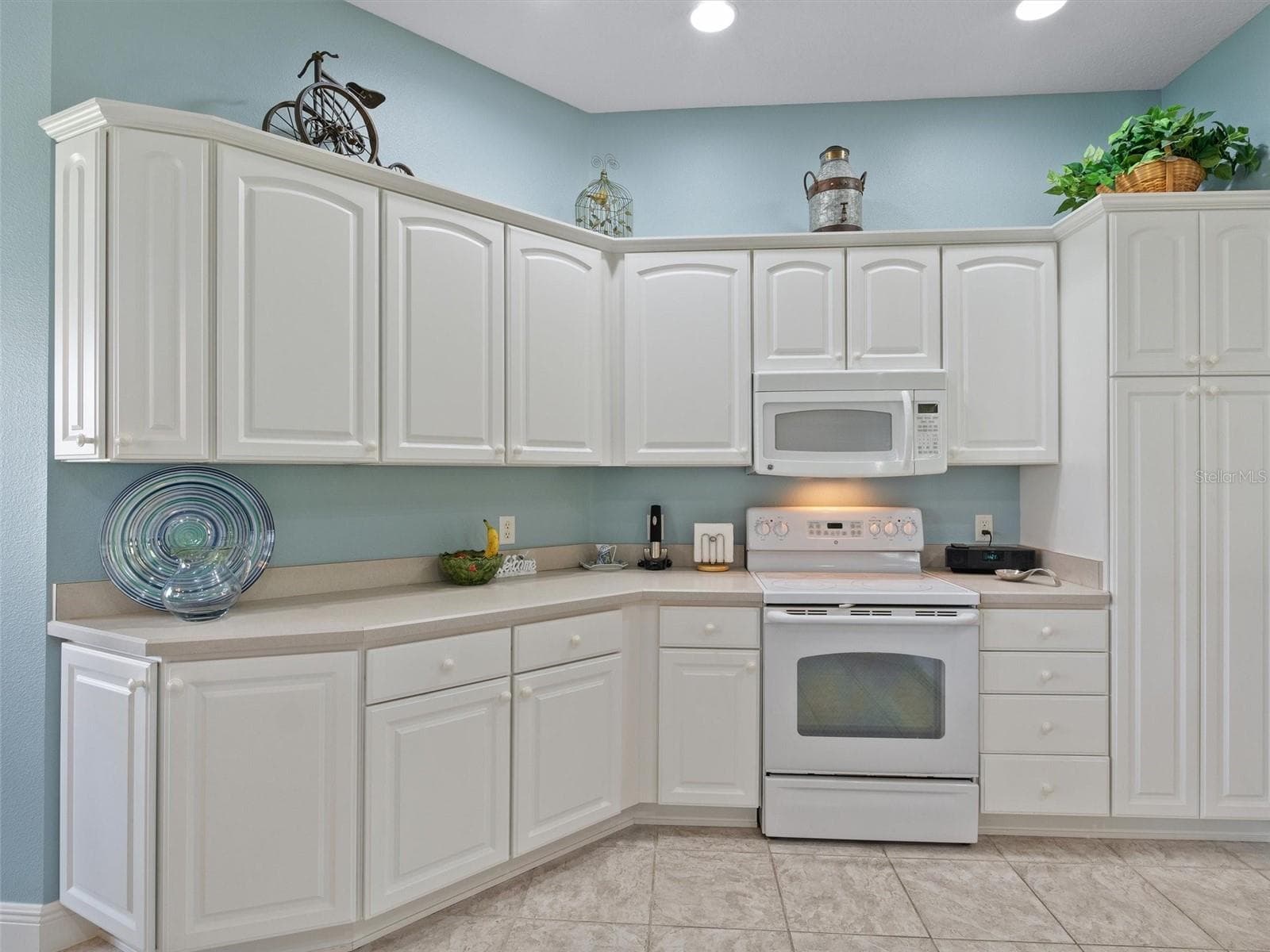 Single Family Residence at 490 LITTLE RIVER PATH, THE VILLAGES, photo 12 of 52