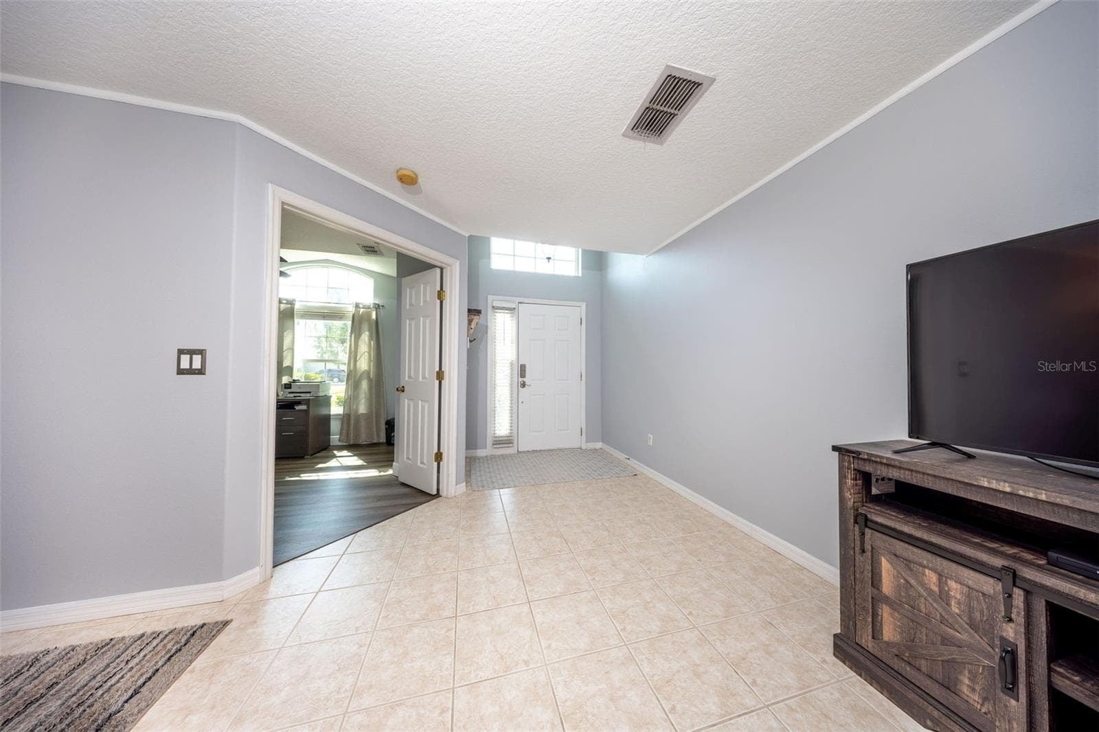 Entrance to open floorplan - 138 BRIGHTVIEW DR, LAKE MARY