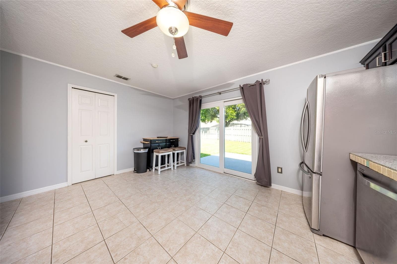 Eating area in the kitchen - 138 BRIGHTVIEW DR, LAKE MARY