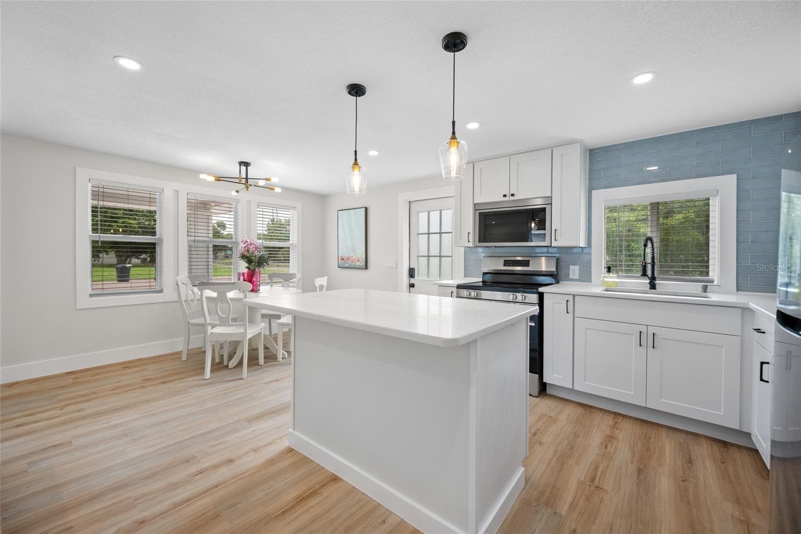 Completely updated kitchen with breakfast bar. - 2547 KINGSTON ST S, ST PETERSBURG