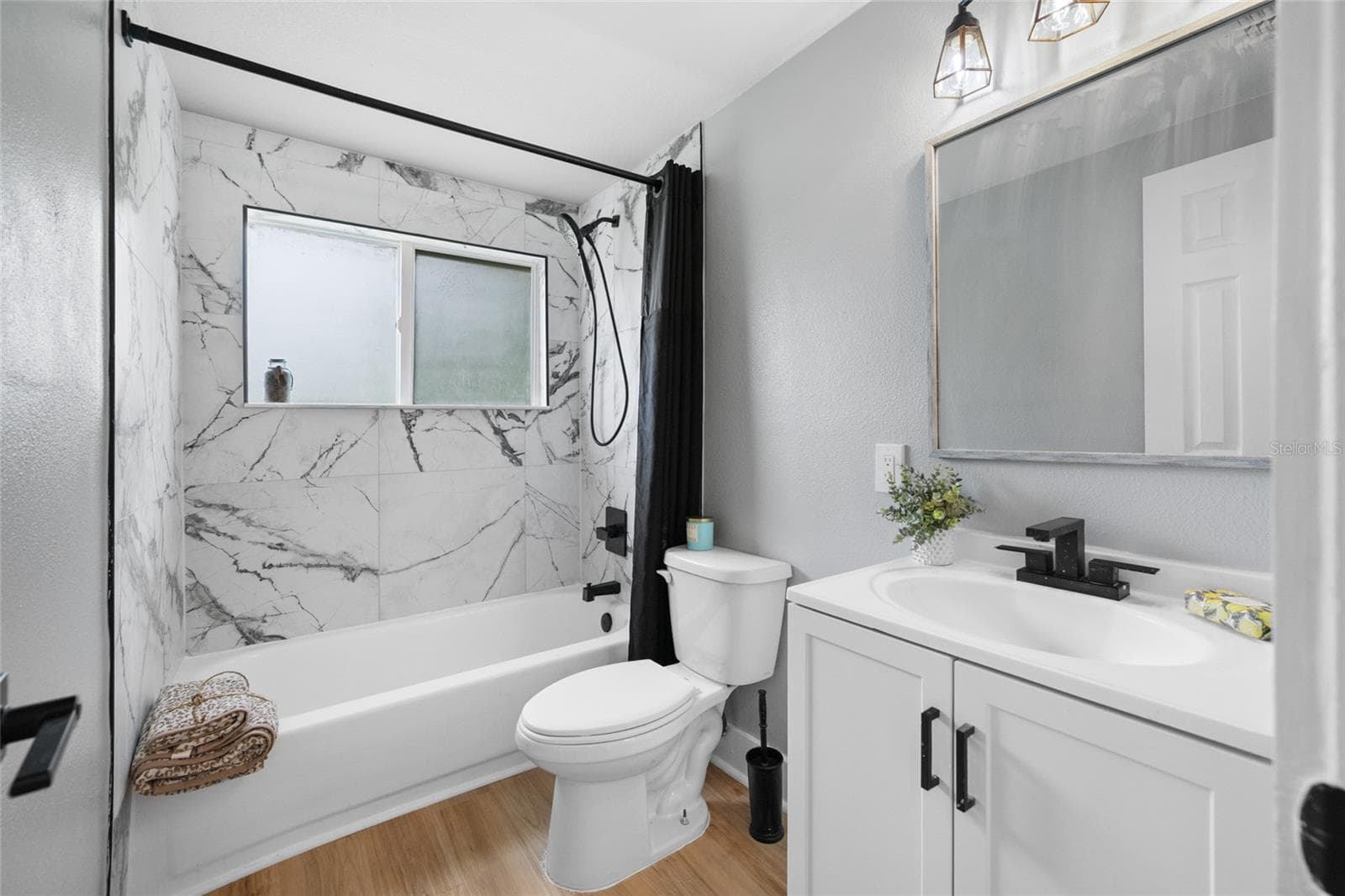 2nd Bathroom with tub/shower. All new fixtures - 2547 KINGSTON ST S, ST PETERSBURG