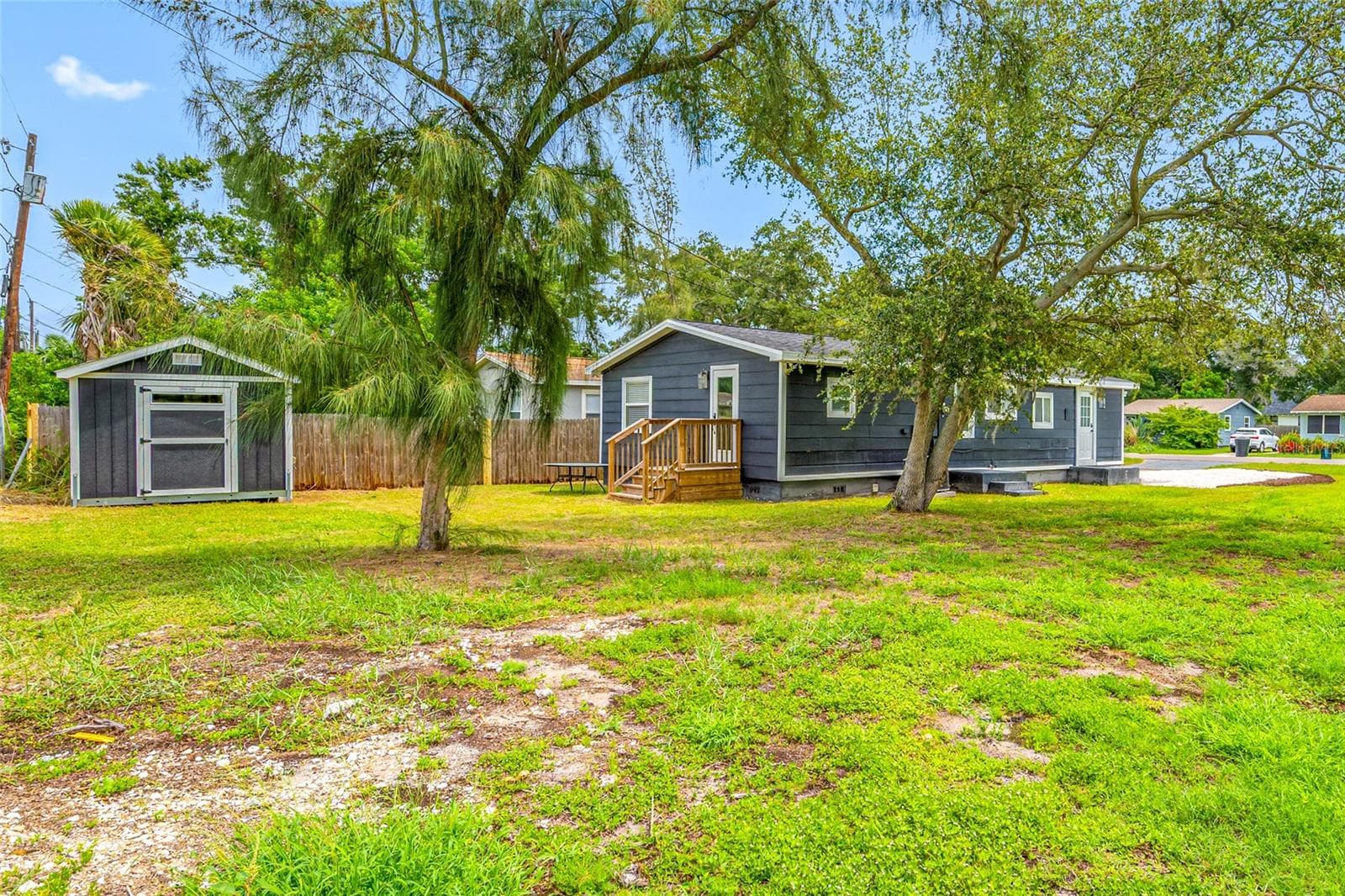 Large shed for storage etc. - 2547 KINGSTON ST S, ST PETERSBURG