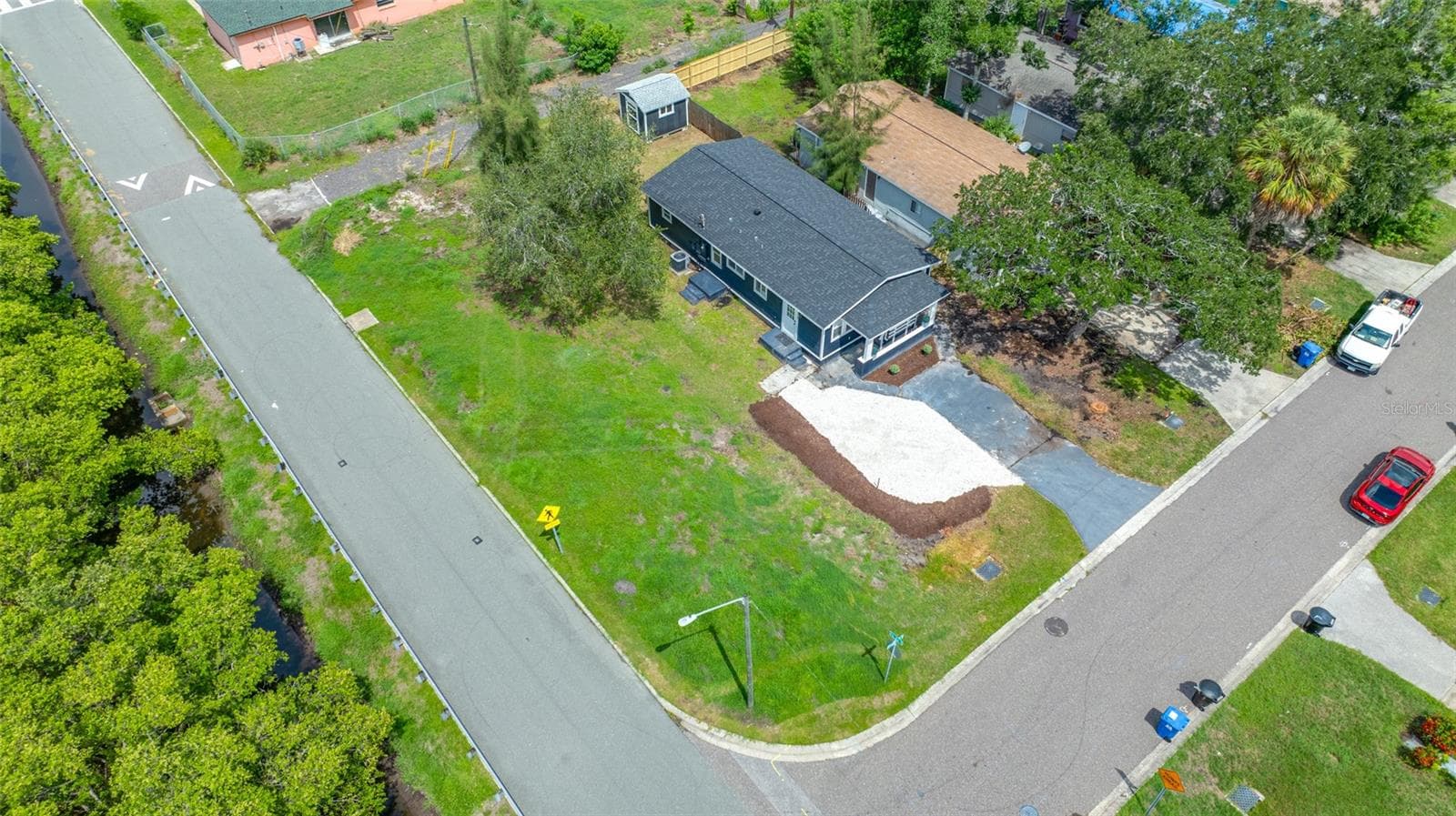 Huge corner lot. - 2547 KINGSTON ST S, ST PETERSBURG